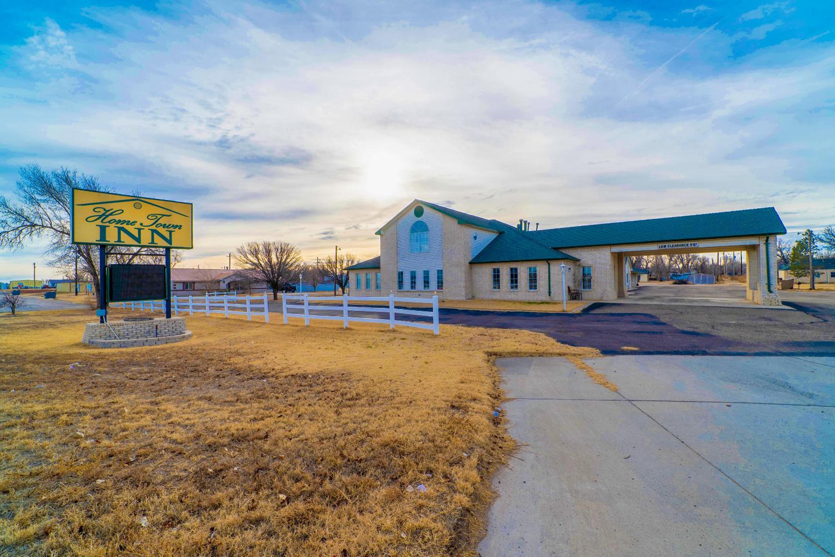 HomeTown Inn By OYO Texhoma, OK