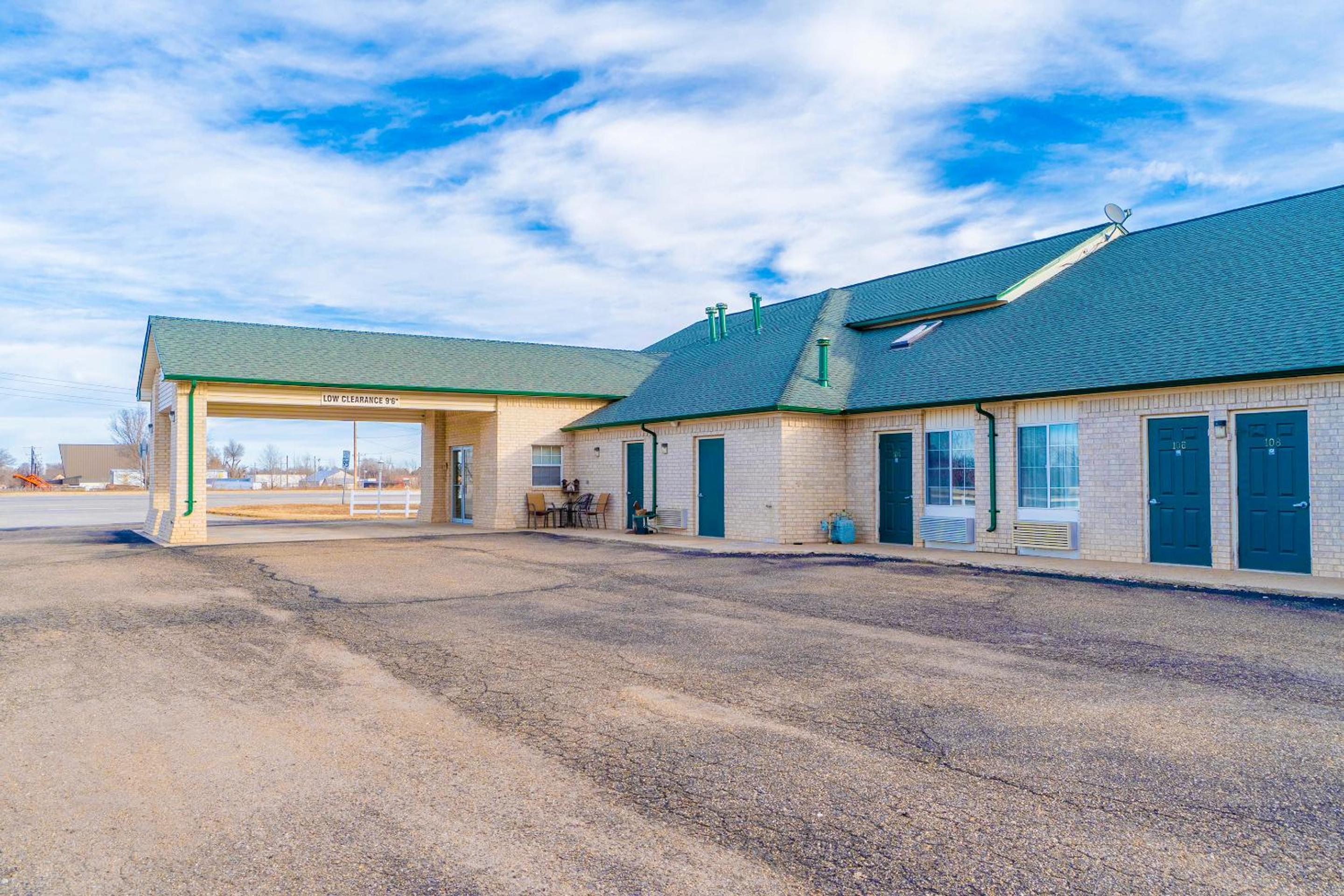 HomeTown Inn By OYO Texhoma, OK
