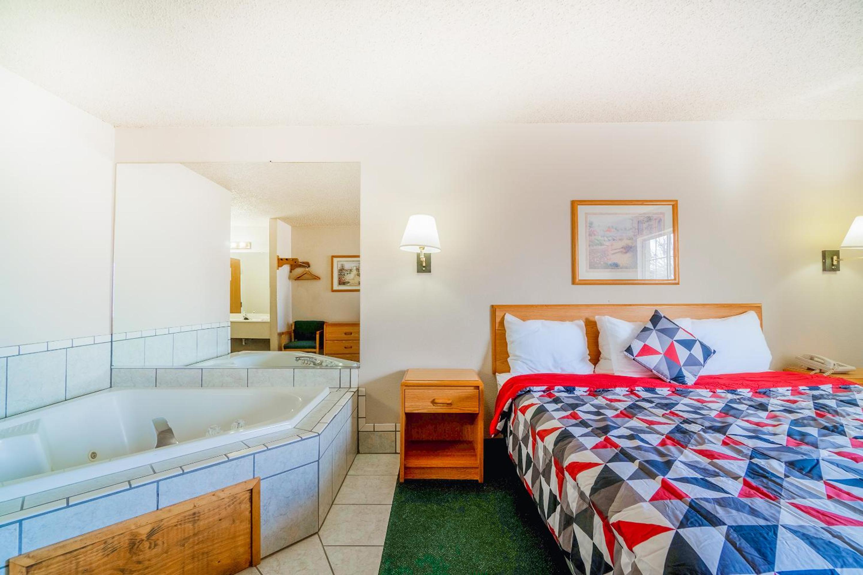 HomeTown Inn By OYO Texhoma, OK
