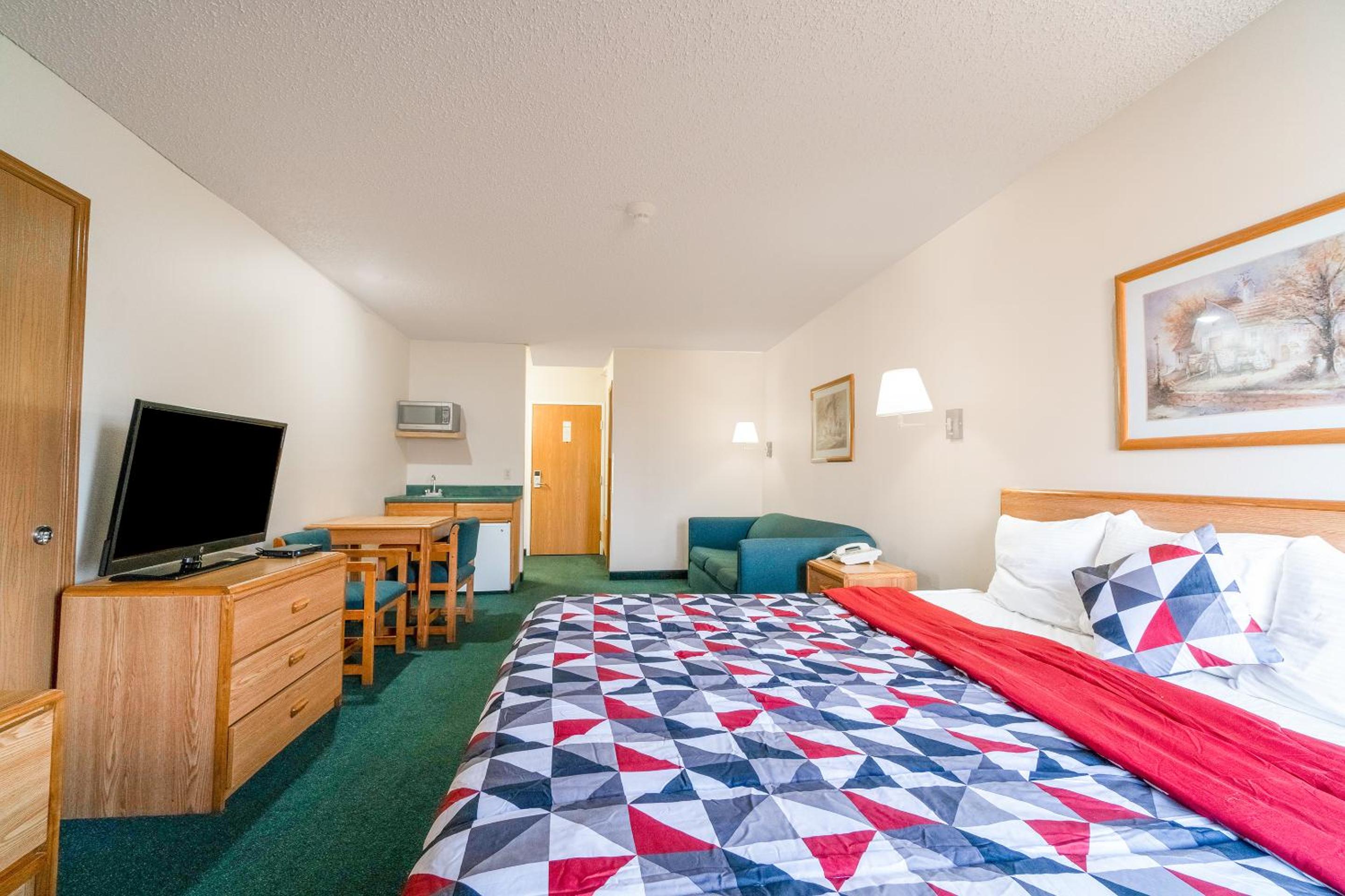 HomeTown Inn By OYO Texhoma, OK