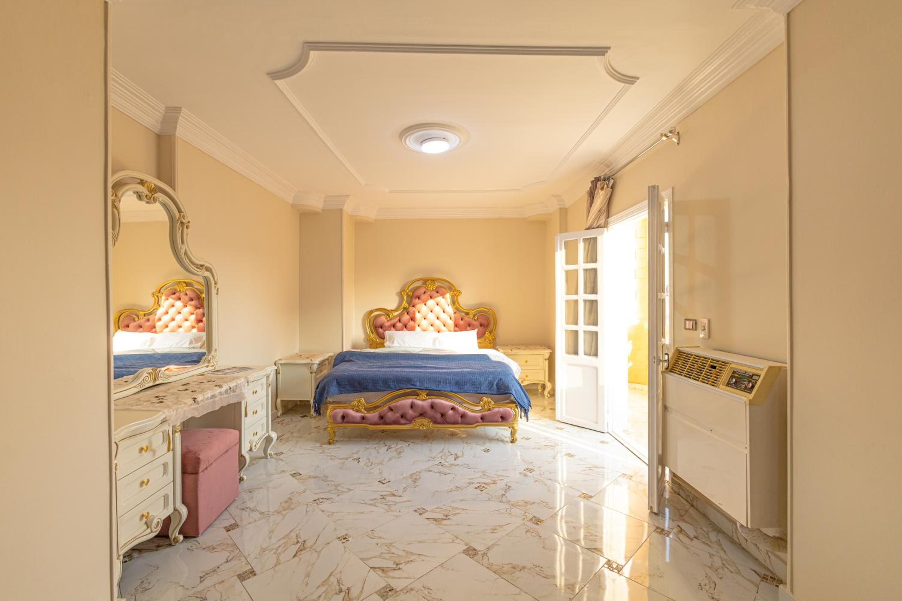 hotel room