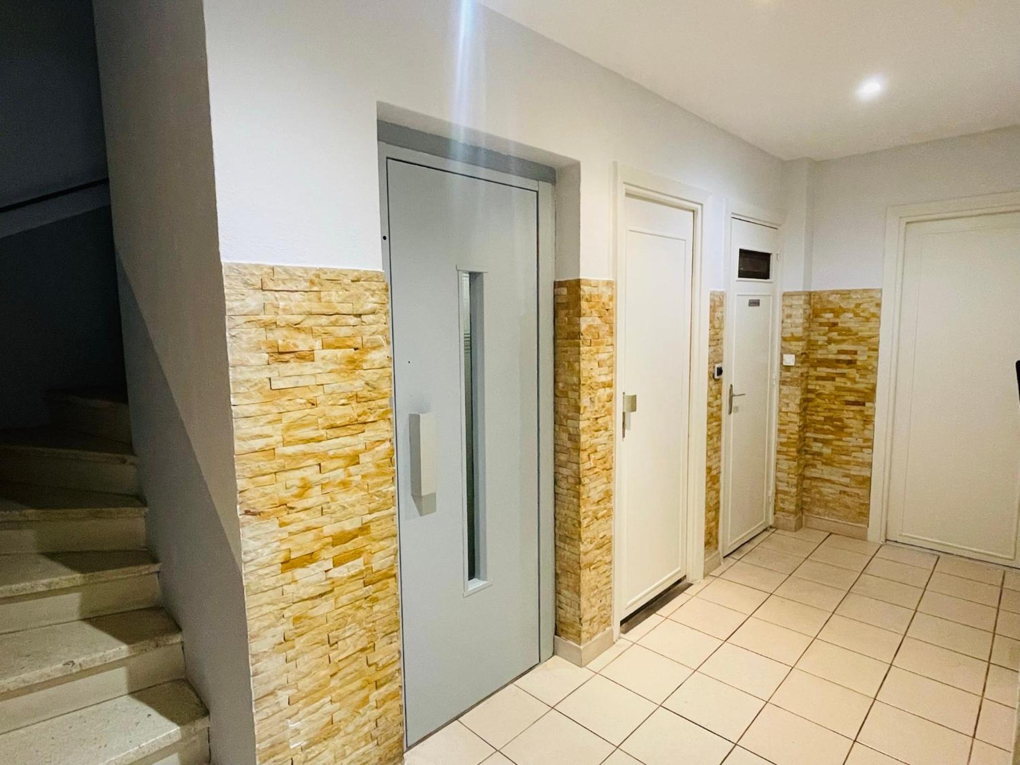 Cannes premium 3 BR 2 bath fully renovated heart of town by Olam Properties view 2