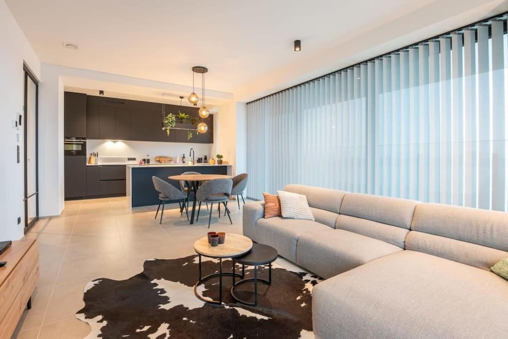 New apartment with stunning views, pool and fitness