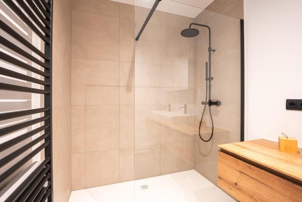 New apartment with stunning views, pool and fitness