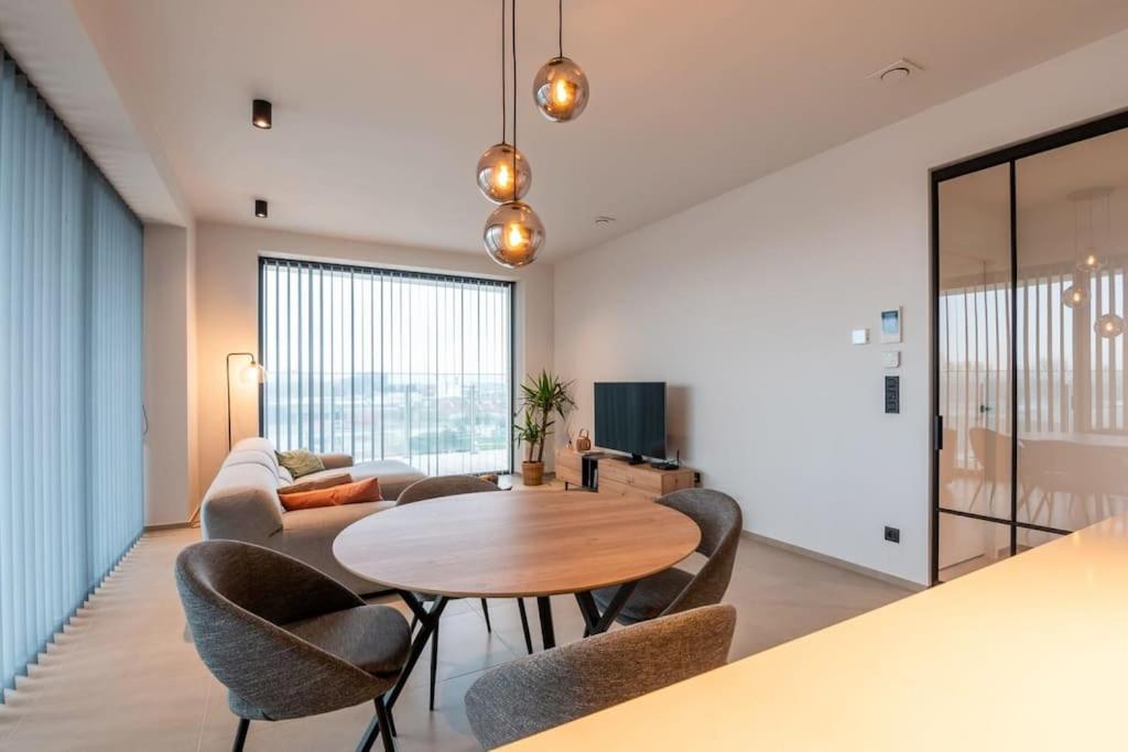 New apartment with stunning views, pool and fitness