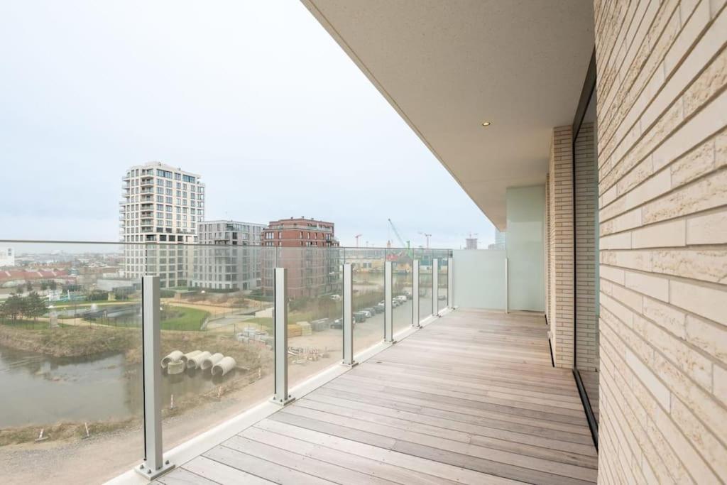 New apartment with stunning views, pool and fitness