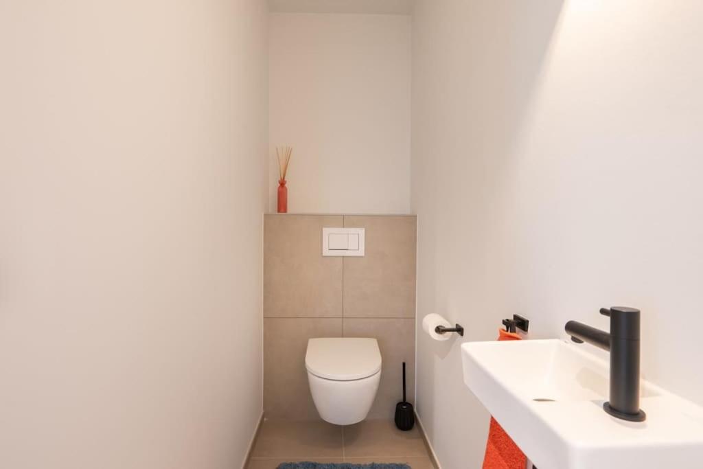 New apartment with stunning views, pool and fitness