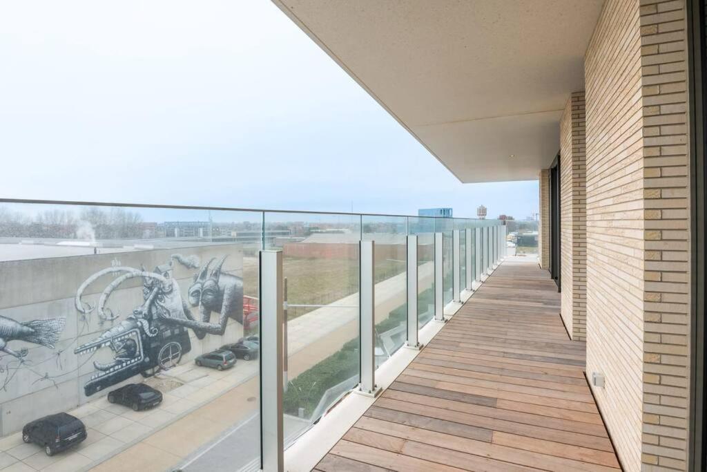 New apartment with stunning views, pool and fitness