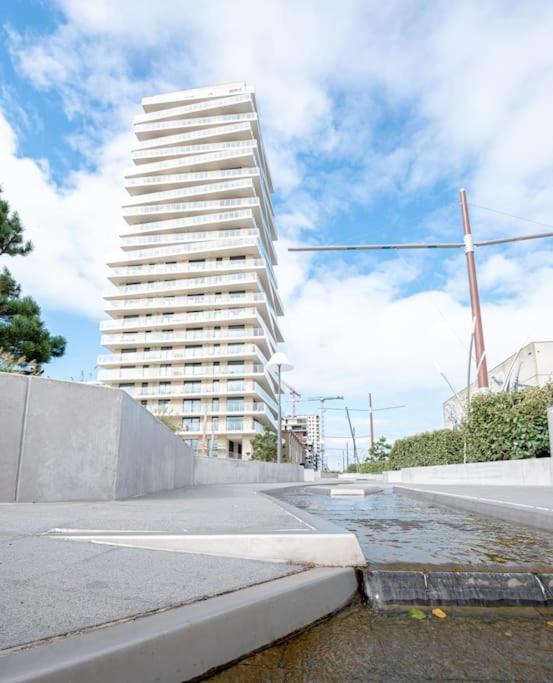 New apartment with stunning views, pool and fitness