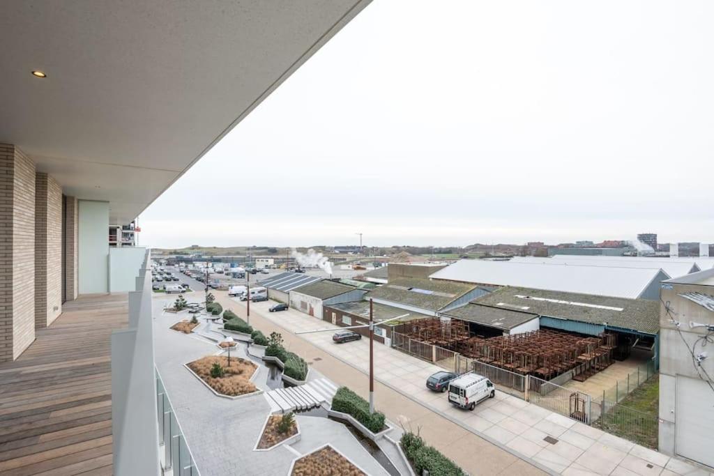 New apartment with stunning views, pool and fitness