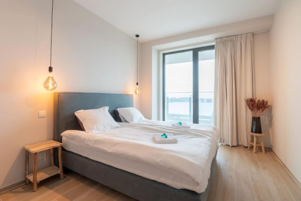 New apartment with stunning views, pool and fitness