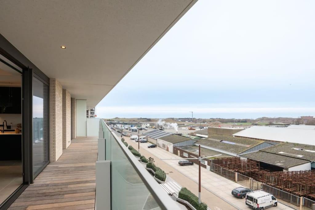 New apartment with stunning views, pool and fitness