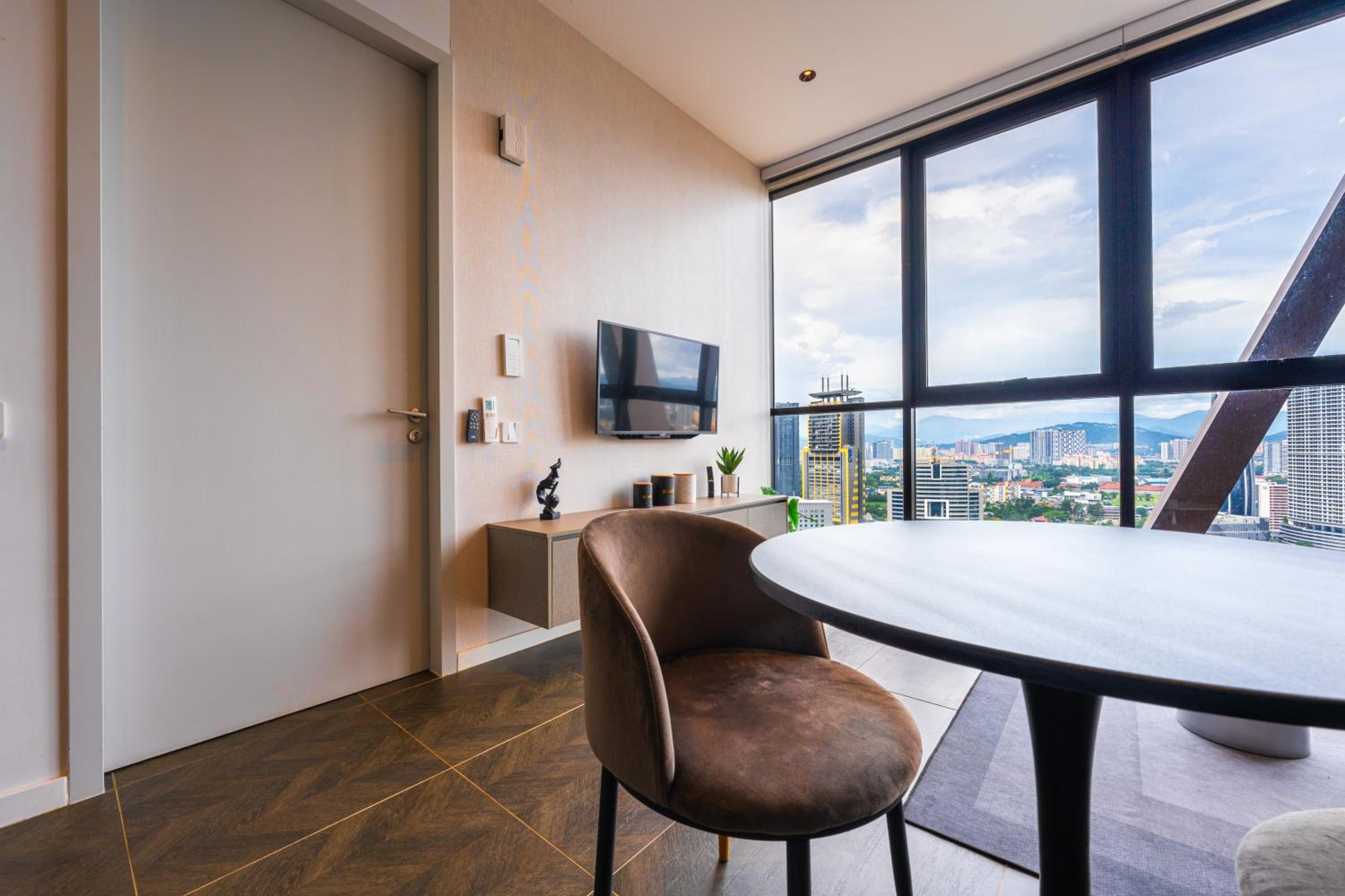 Greystone Scarletz Suites