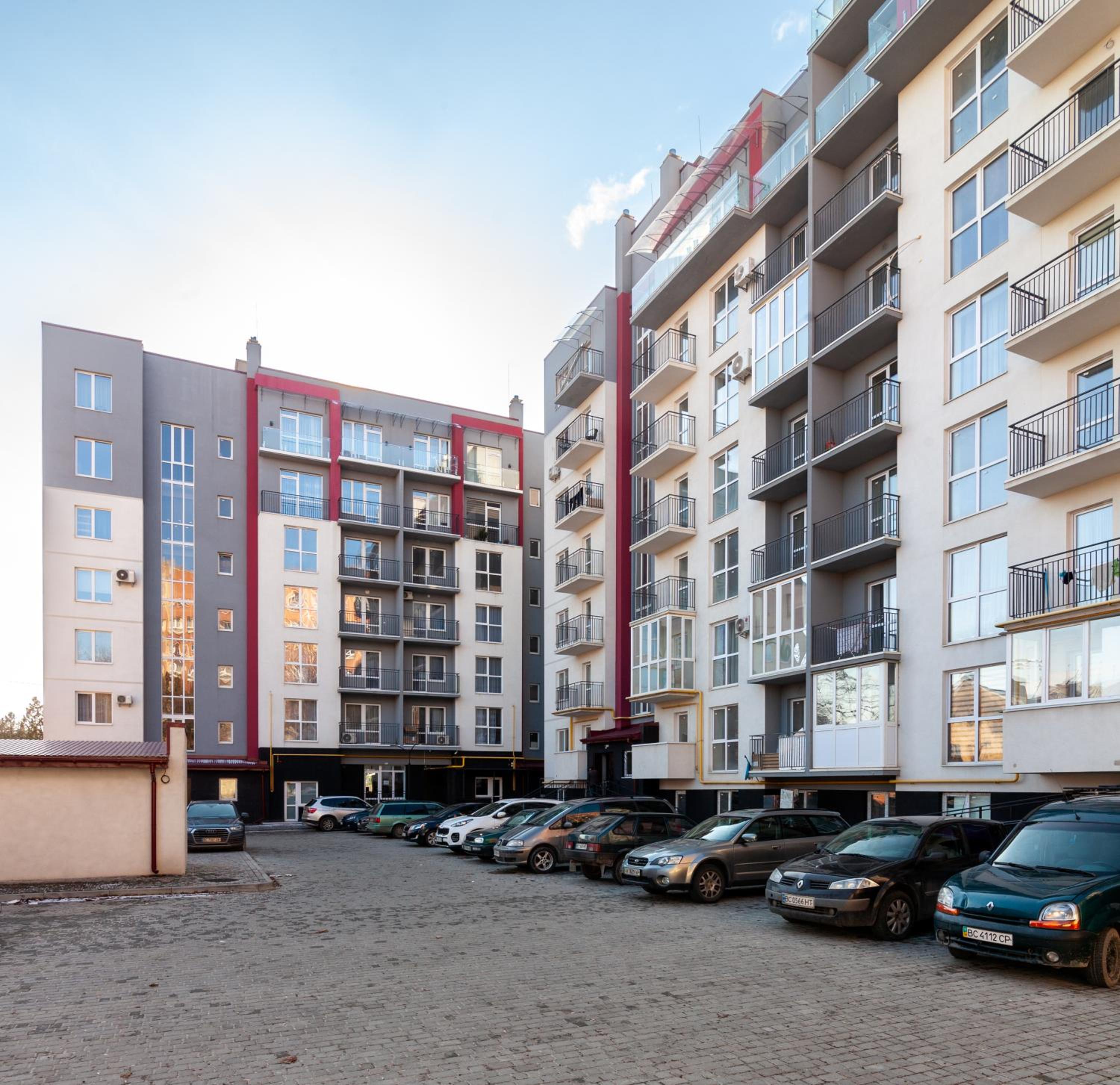 LEOGRAND Apartments on Shevchenka 38/1 view 3