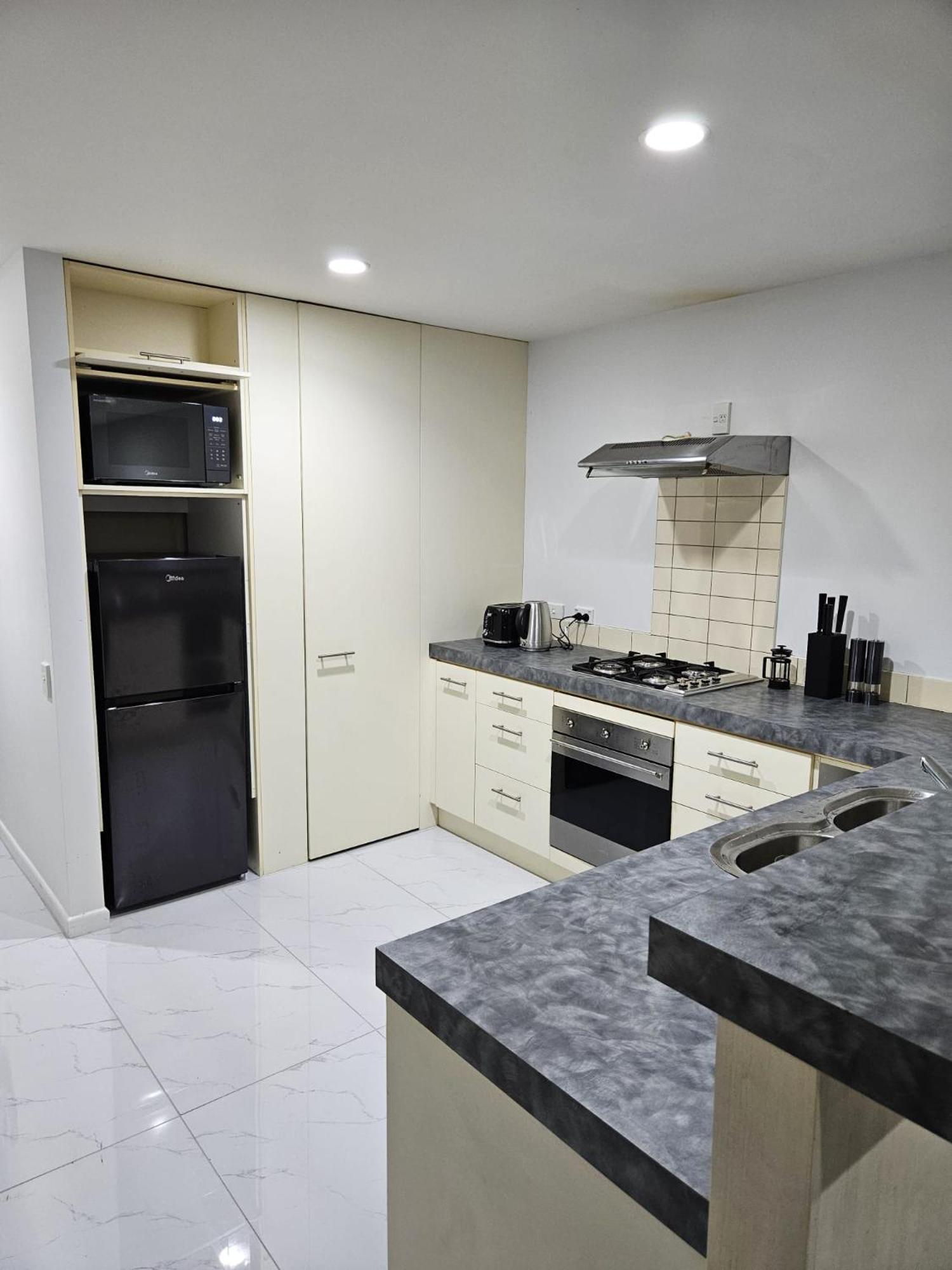 Spacious and Luxury, City Fringe Bliss! view 5