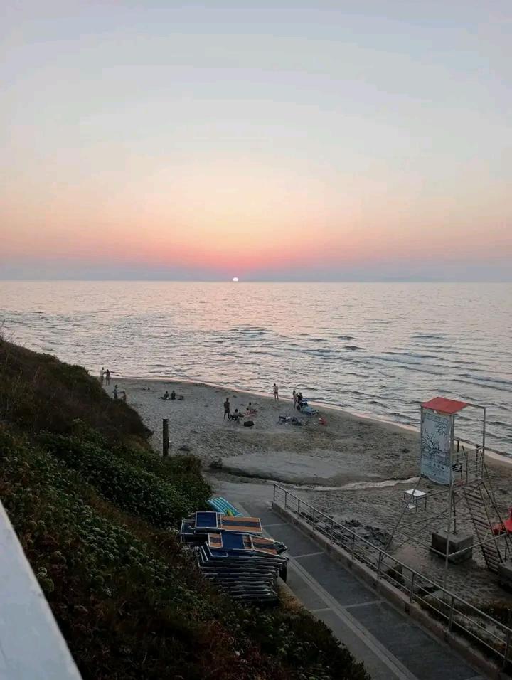 Appartamento Salvia, veranda e giardino a 75 m dal mare view 2