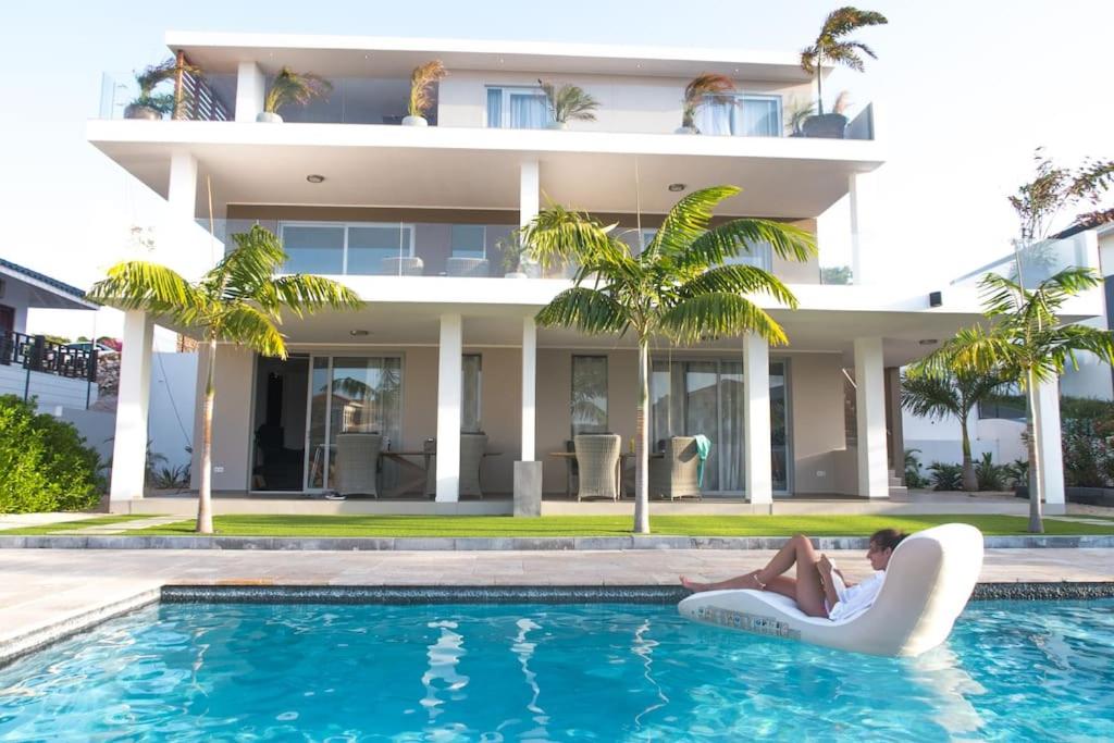 Goudhaen Luxury Private apartments Jan Thiel Beach