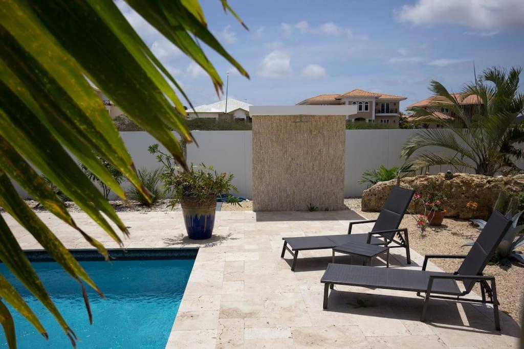 Goudhaen Luxury Private apartments Jan Thiel Beach