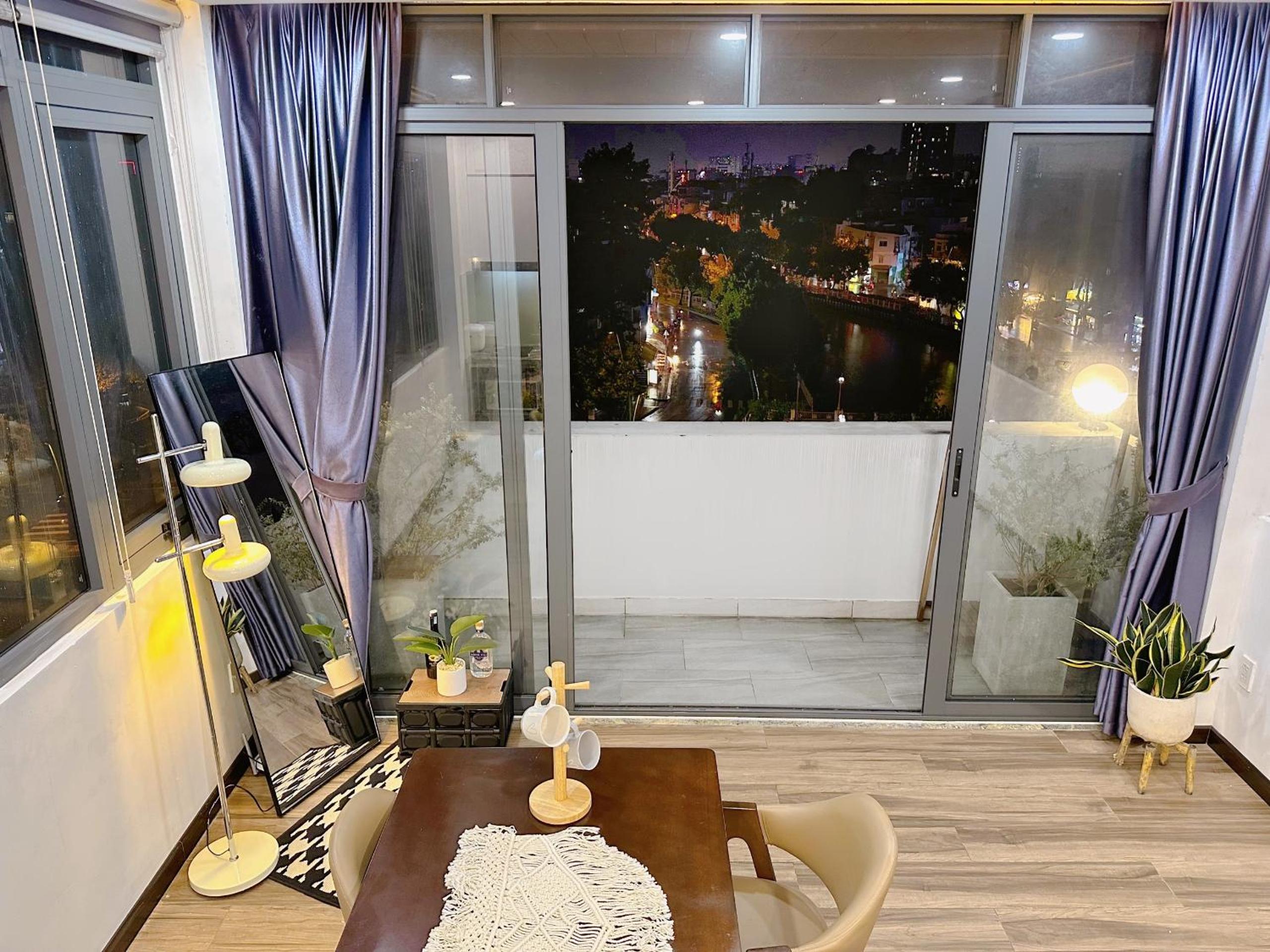 RiverSideHouse near AirPort. Separate Bedroom