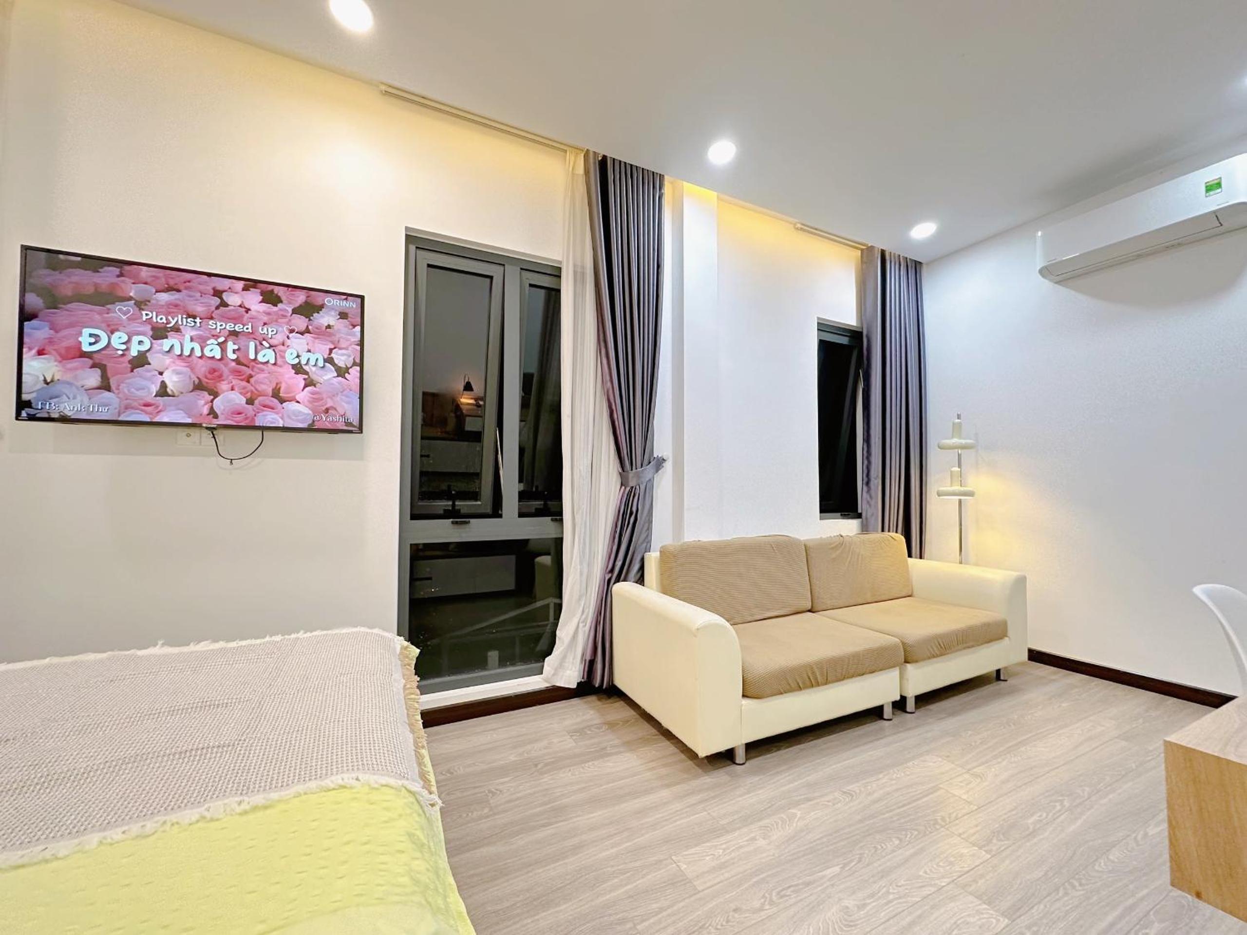 RiverSideHouse near AirPort. Separate Bedroom