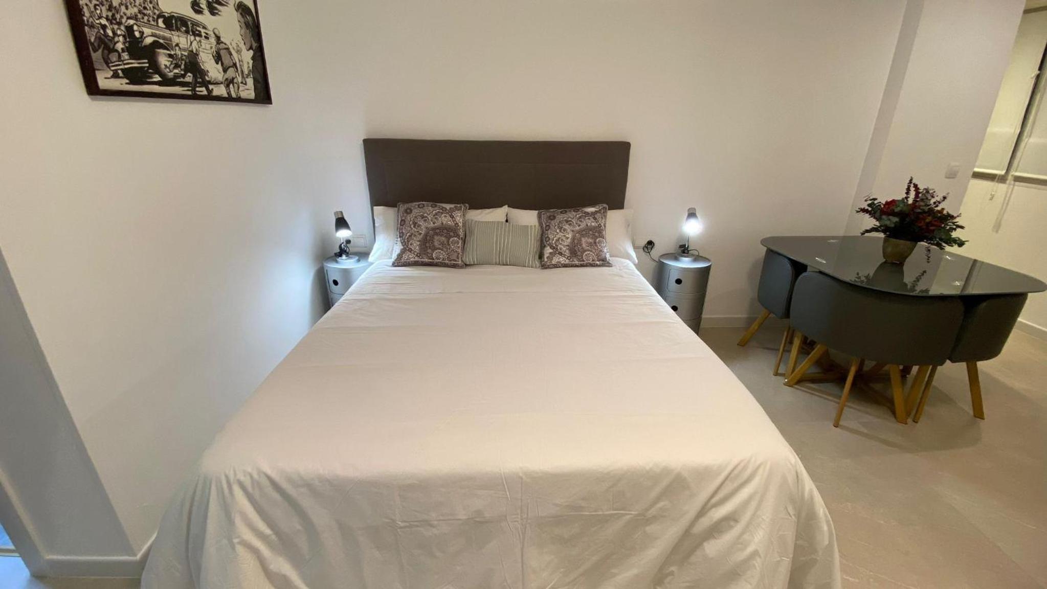 Apartment in city center view 4