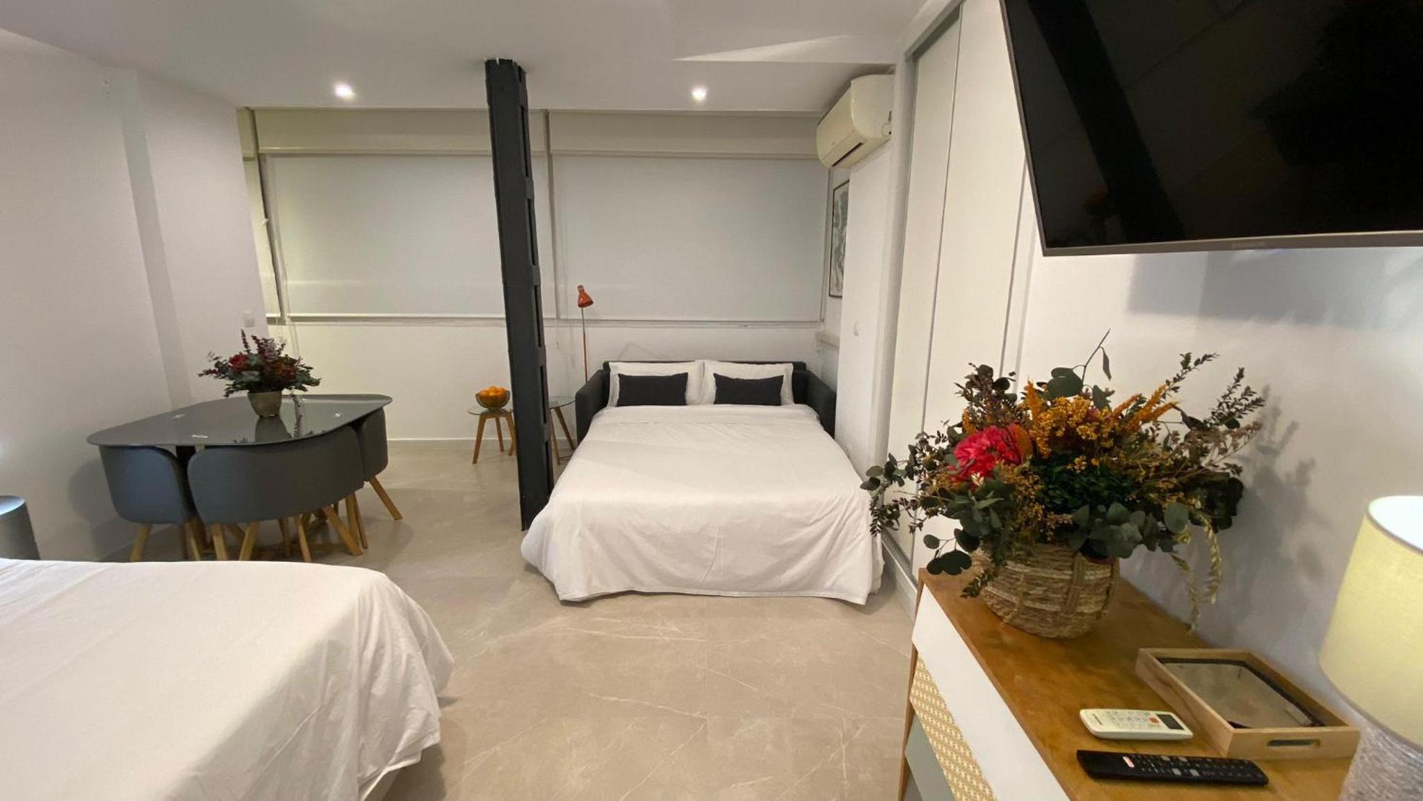 Apartment in city center view 5