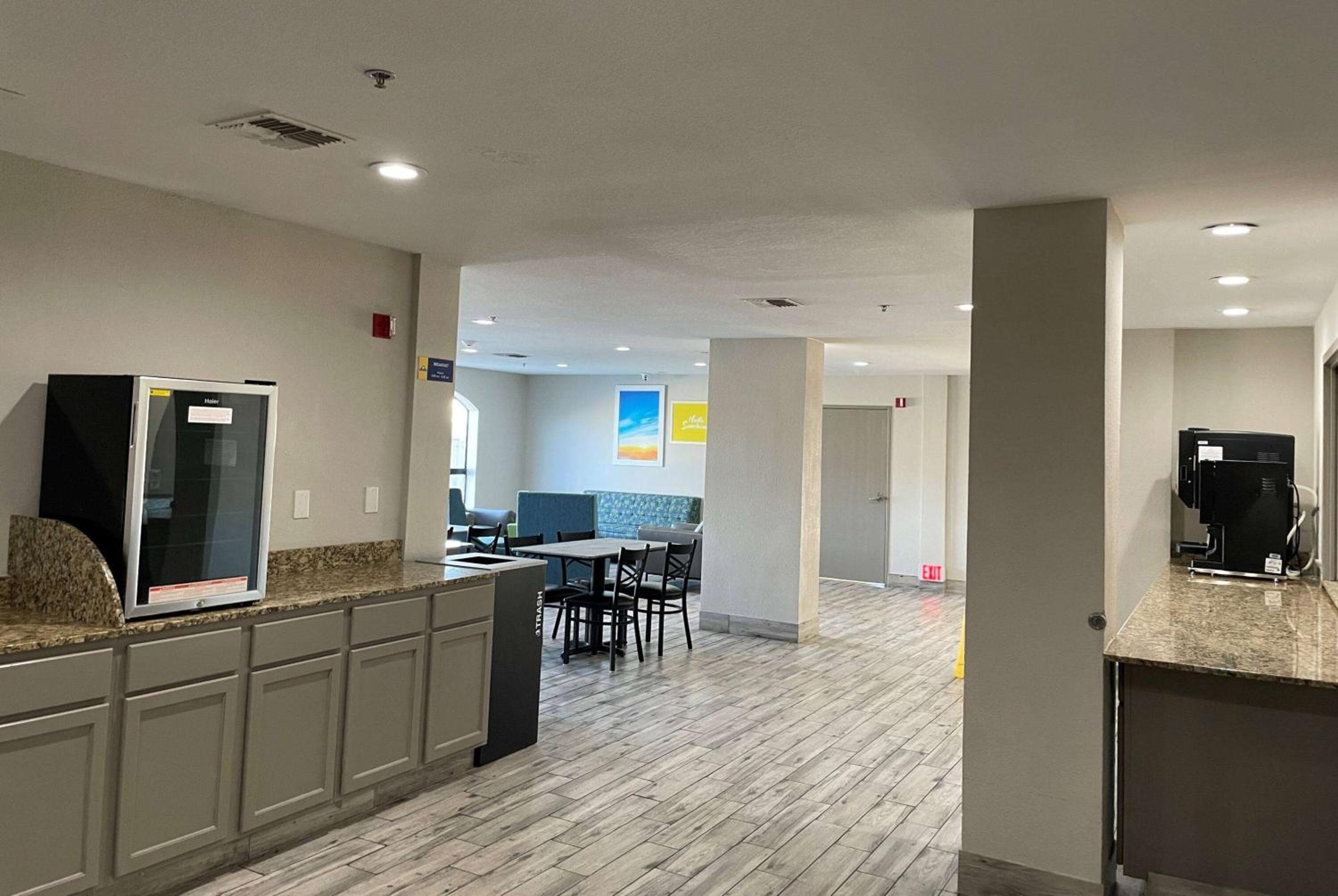 Dallas / Fort Worth Vacations - Days Inn by Wyndham Dallas Garland West - Property Image 4