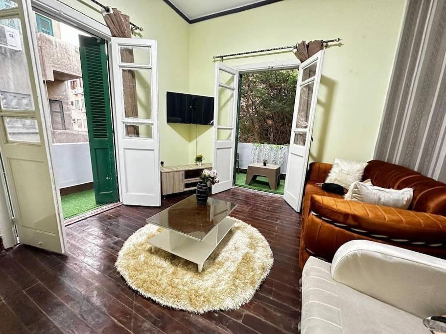 High-Ceiling Cozy Appartment