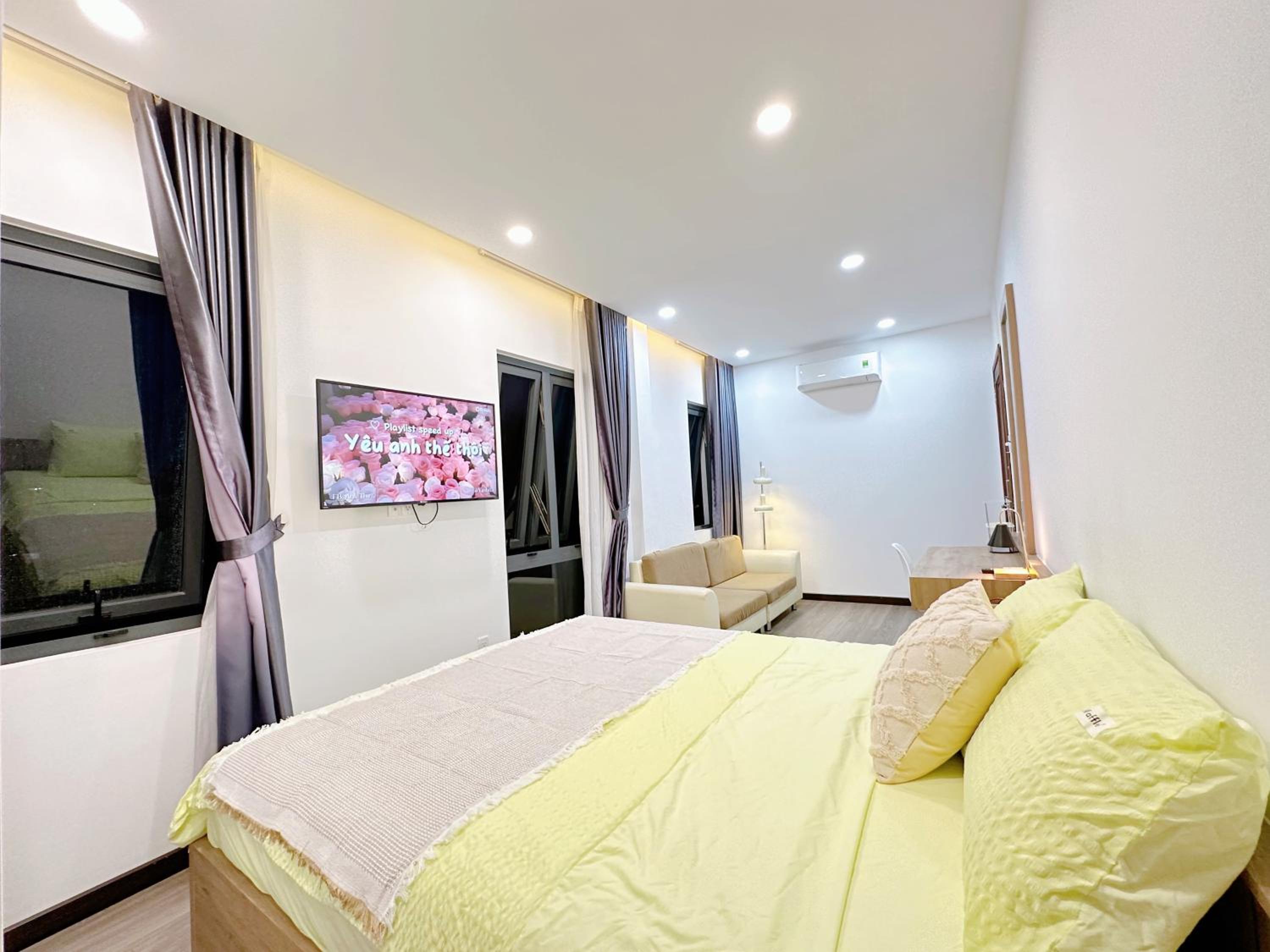 Riverside House near Airport. Suite có phòng khách riêng