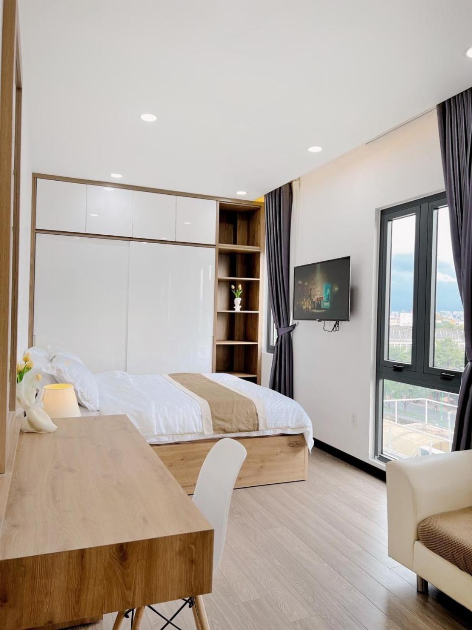Riverside House near Airport. Suite có phòng khách riêng