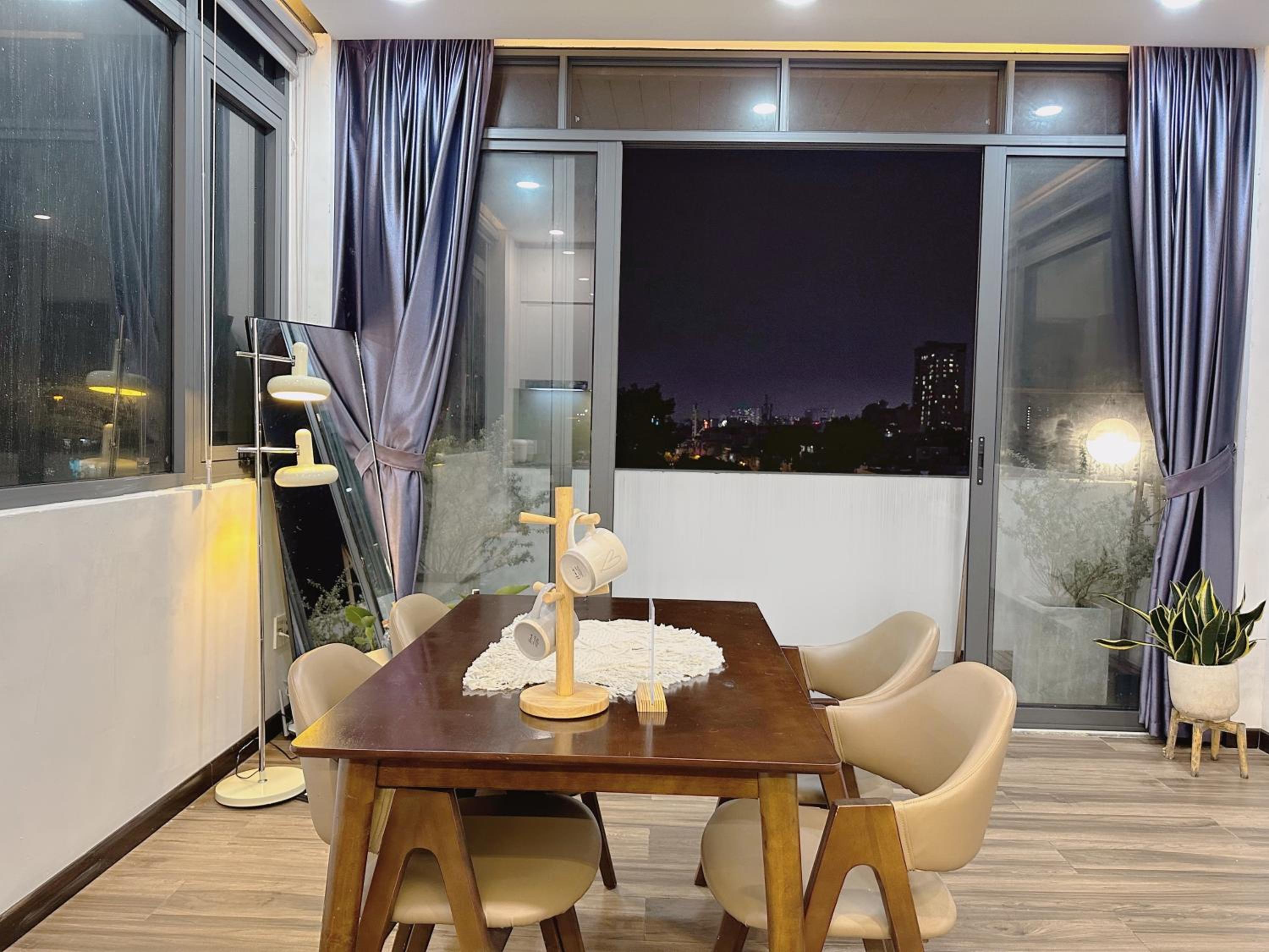 Riverside House near Airport. Suite có phòng khách riêng