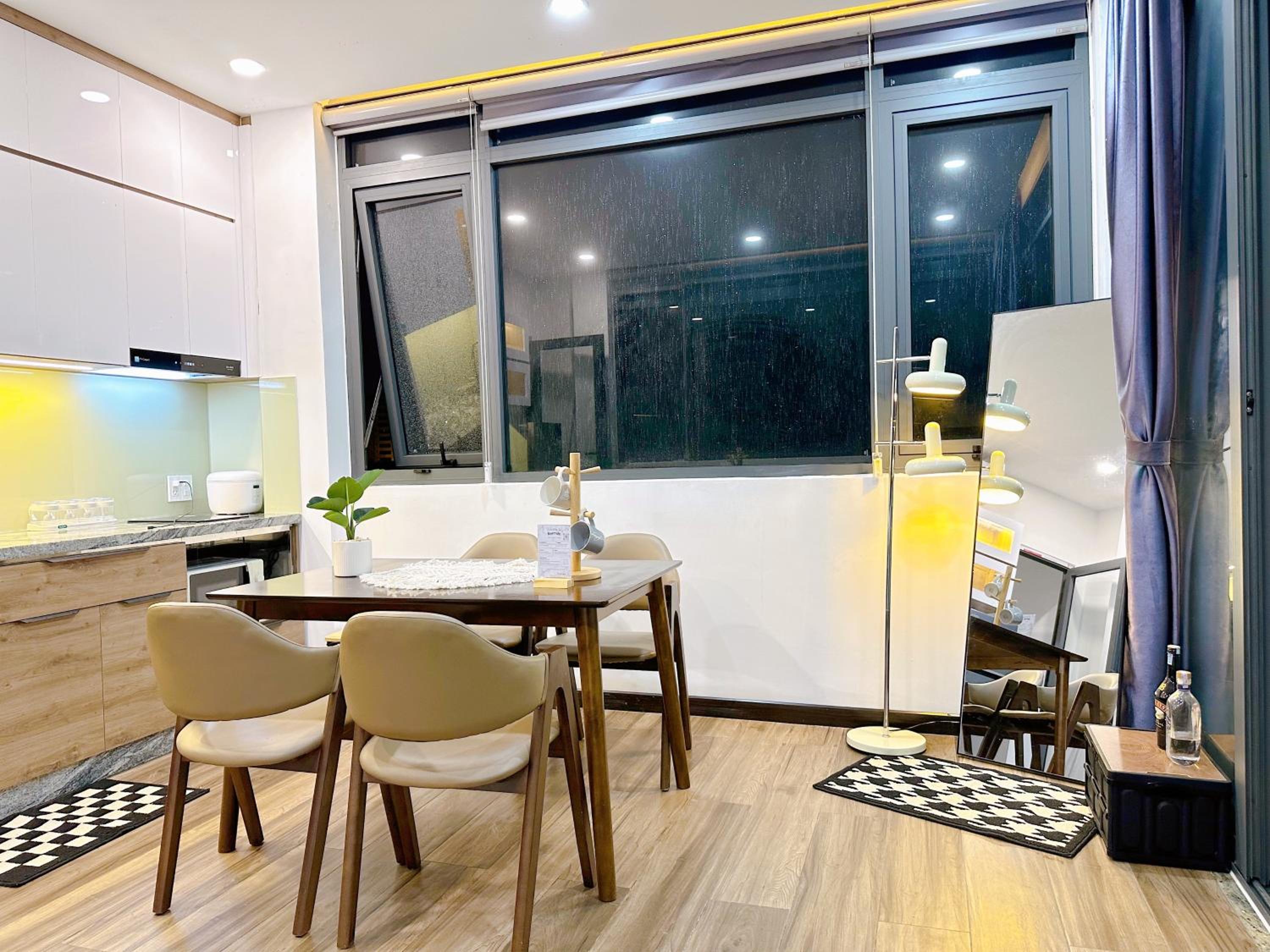 Riverside House near Airport. Suite có phòng khách riêng