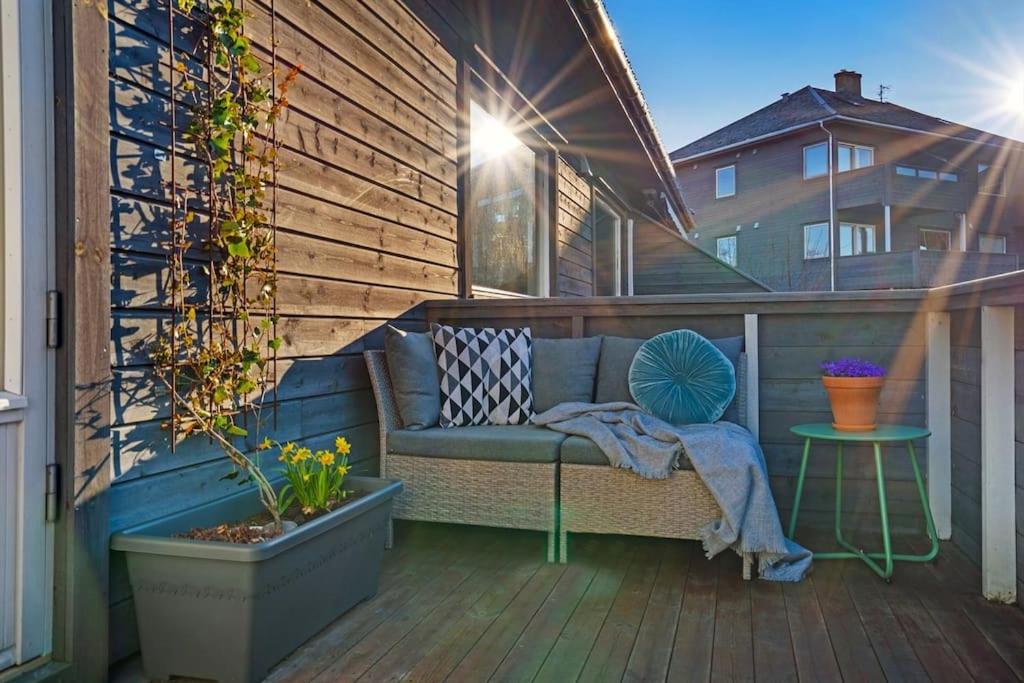 Cozy 2-Bedroom Apartment - Free Parking view 5