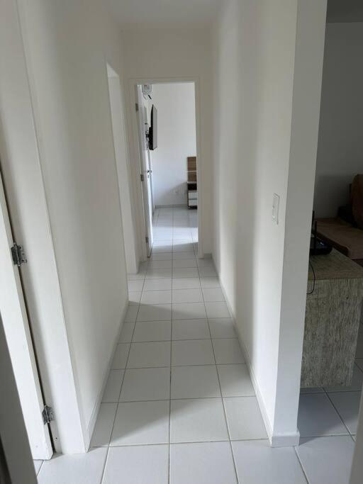 Cond Genipabu Club House a 900mts Praia Guarajuba com Jardim, 3 Quartos, Vagas de Garagem e Cozinha totalmente Equipada