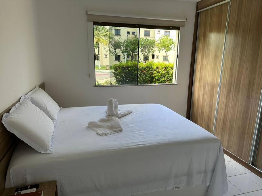 Cond Genipabu Club House a 900mts Praia Guarajuba com Jardim, 3 Quartos, Vagas de Garagem e Cozinha totalmente Equipada