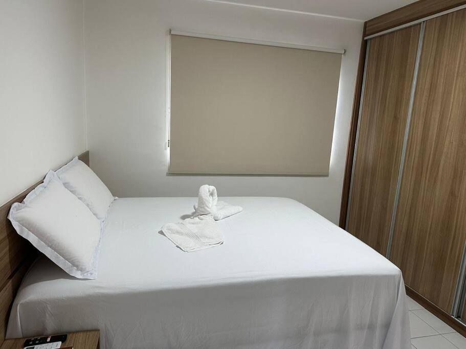 Cond Genipabu Club House a 900mts Praia Guarajuba com Jardim, 3 Quartos, Vagas de Garagem e Cozinha totalmente Equipada