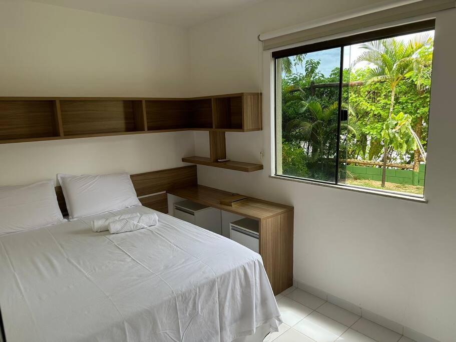 Cond Genipabu Club House a 900mts Praia Guarajuba com Jardim, 3 Quartos, Vagas de Garagem e Cozinha totalmente Equipada