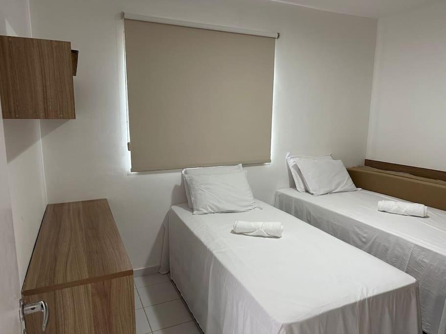 Cond Genipabu Club House a 900mts Praia Guarajuba com Jardim, 3 Quartos, Vagas de Garagem e Cozinha totalmente Equipada
