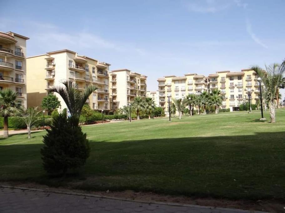 2BR Apartment with Private Garden in Downtown Rehab Near Malls