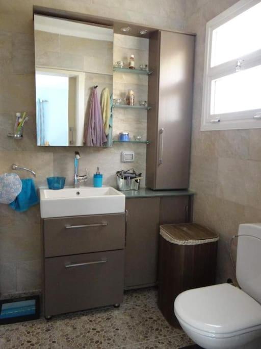 2BR Apartment with Private Garden in Downtown Rehab Near Malls