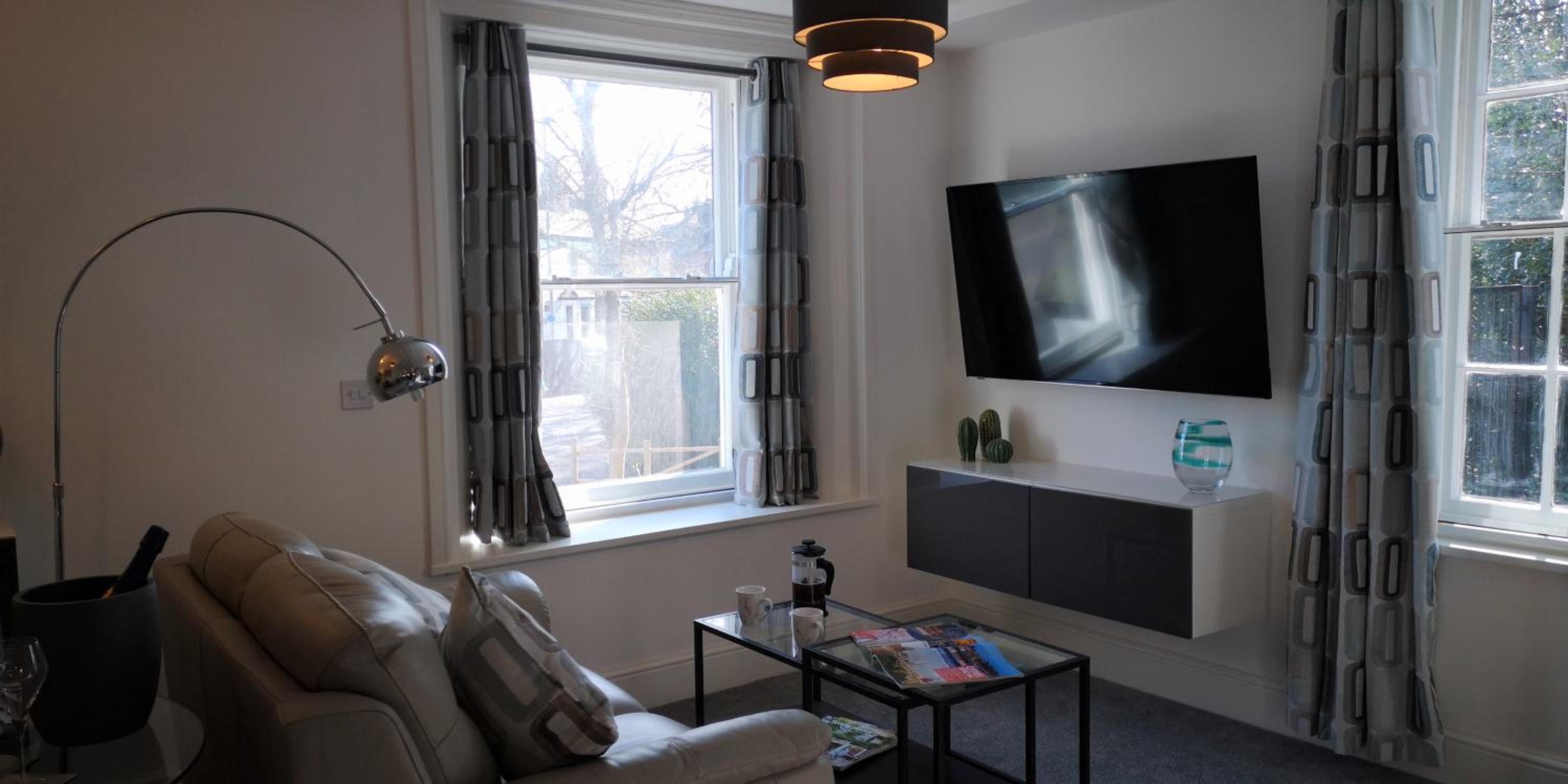 Classy yet cosy and close to Chester City Centre view 3