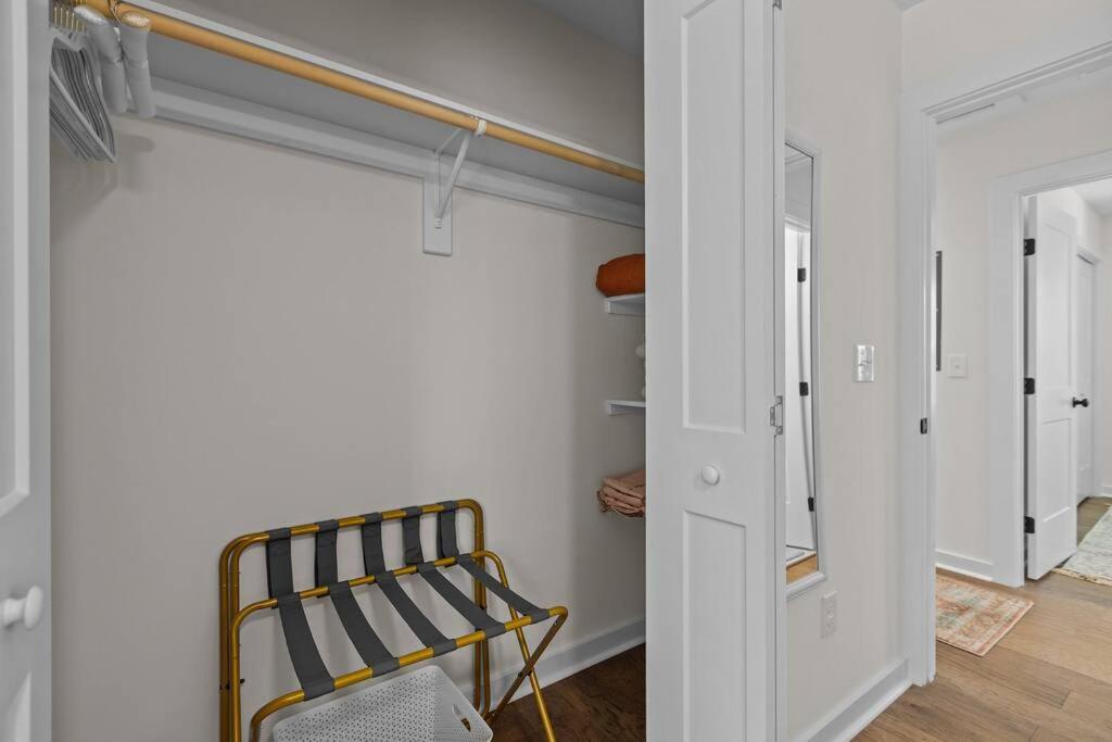 Contemporary Home, Close to Downtown and NCCU