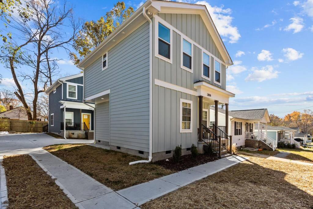Contemporary Home, Close to Downtown and NCCU