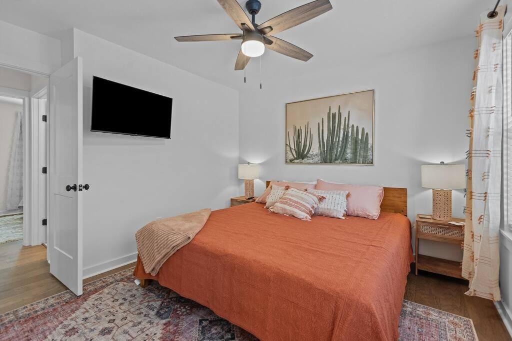 Contemporary Home, Close to Downtown and NCCU