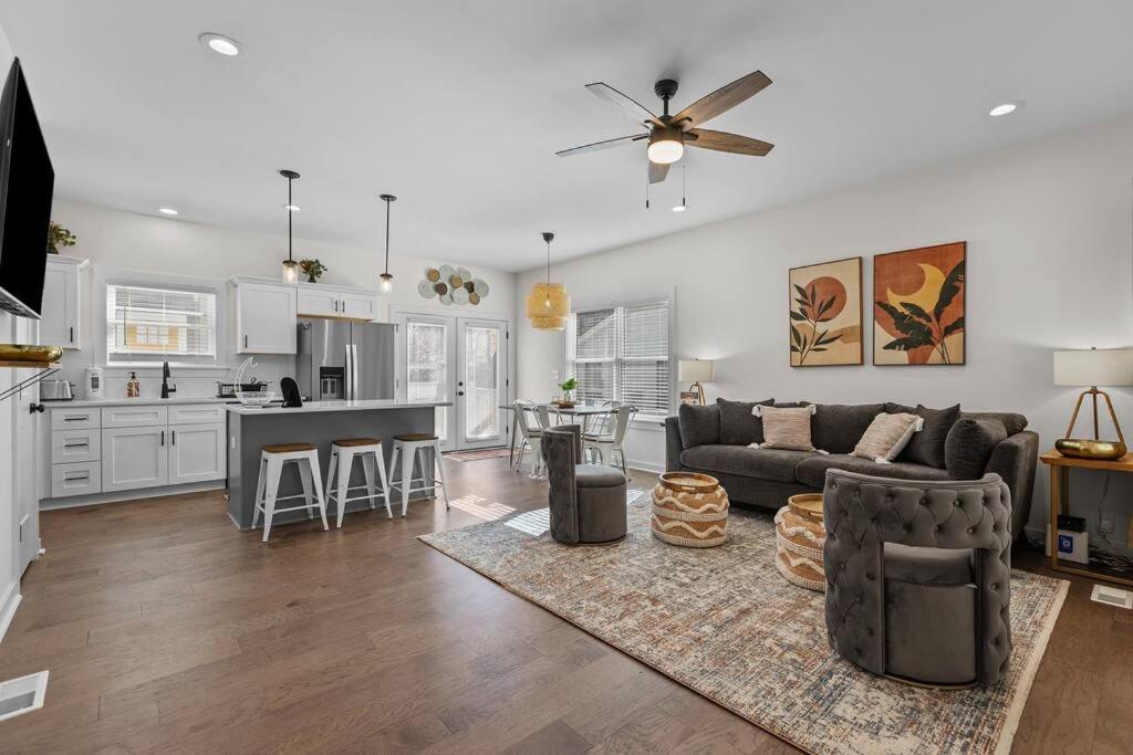 Contemporary Home, Close to Downtown and NCCU