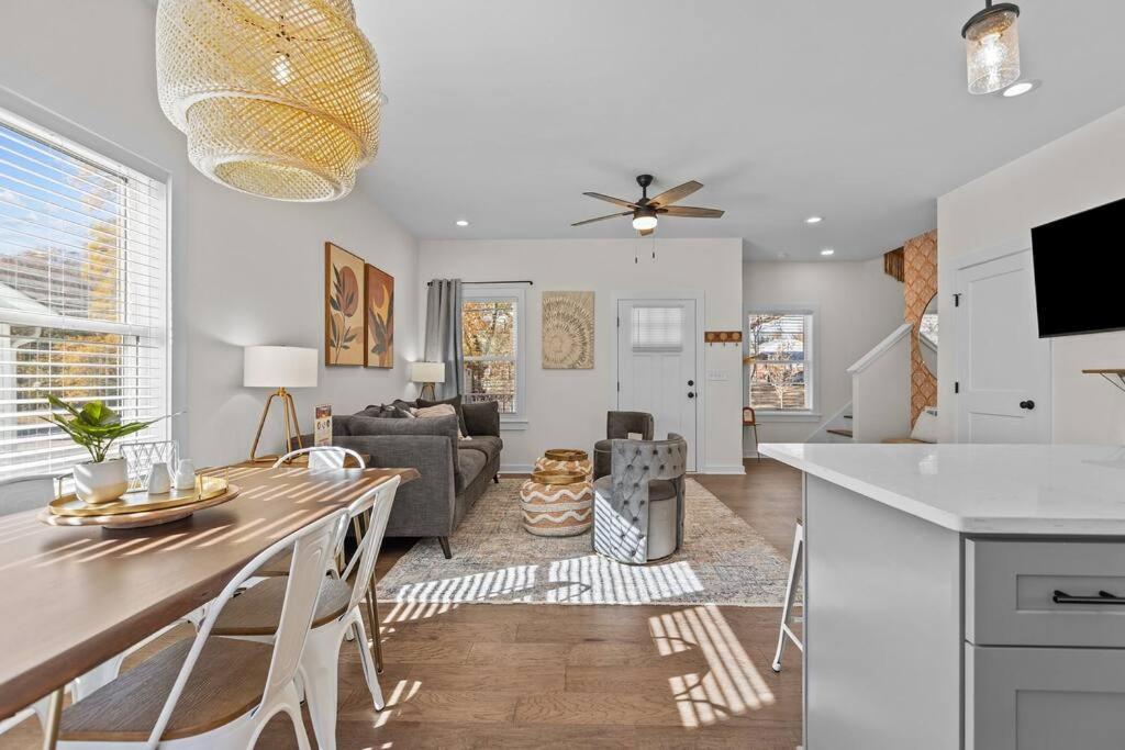 Contemporary Home, Close to Downtown and NCCU
