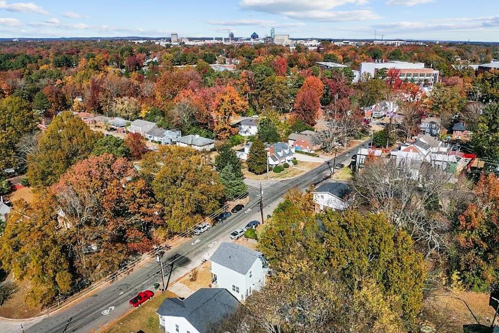 Contemporary Home, Close to Downtown and NCCU