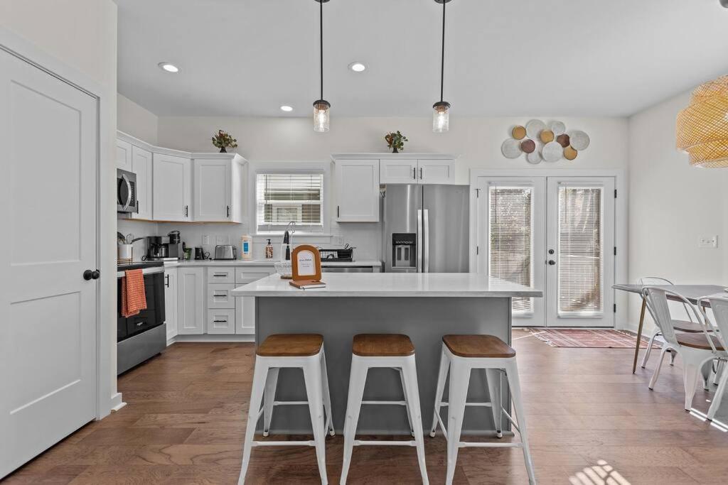 Contemporary Home, Close to Downtown and NCCU