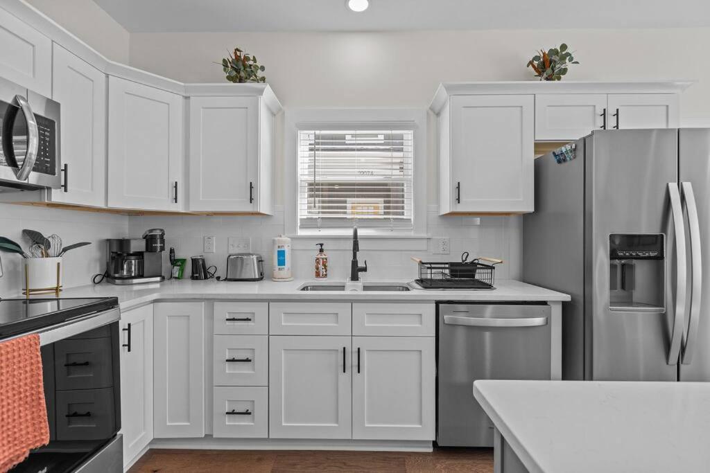 Contemporary Home, Close to Downtown and NCCU
