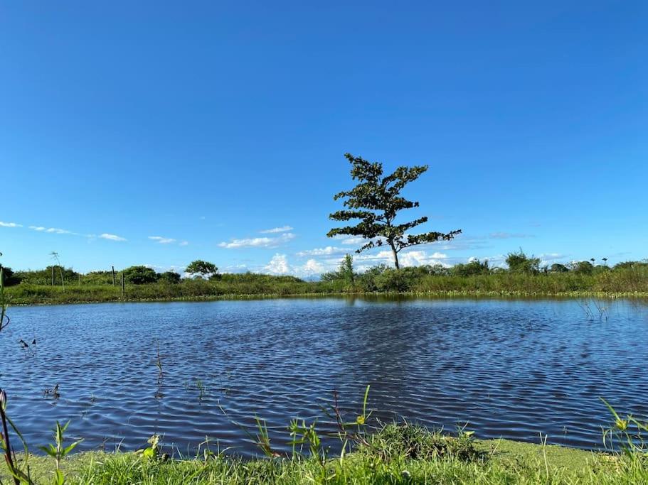 Casa de campo! Lugar de paz! Próxima as praias não oferecemos roupa de cama e banho